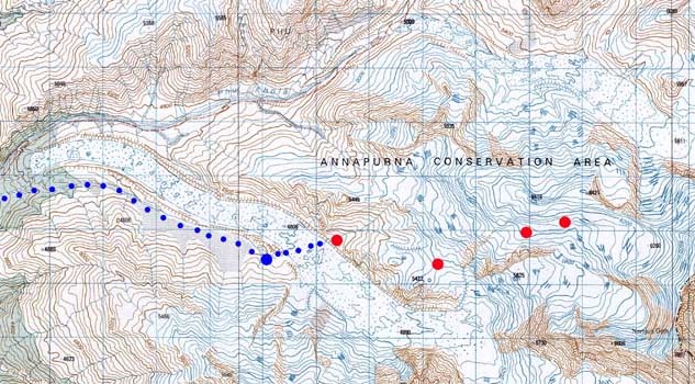 Une carte pour bien positionner l'emplacement du camp de base. Le point rouge correspond au camp de base de Kari Kobler. Le point rouge de l'autre côté du glacier au nouveau French Base Camp.